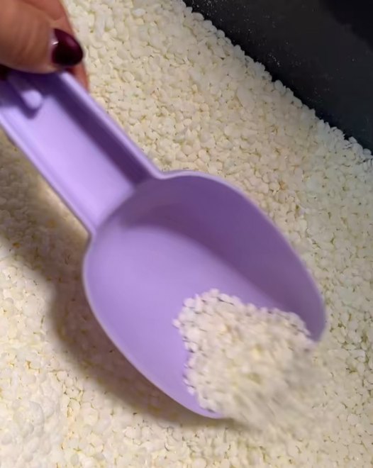 Cuchara con hojuelas de cera